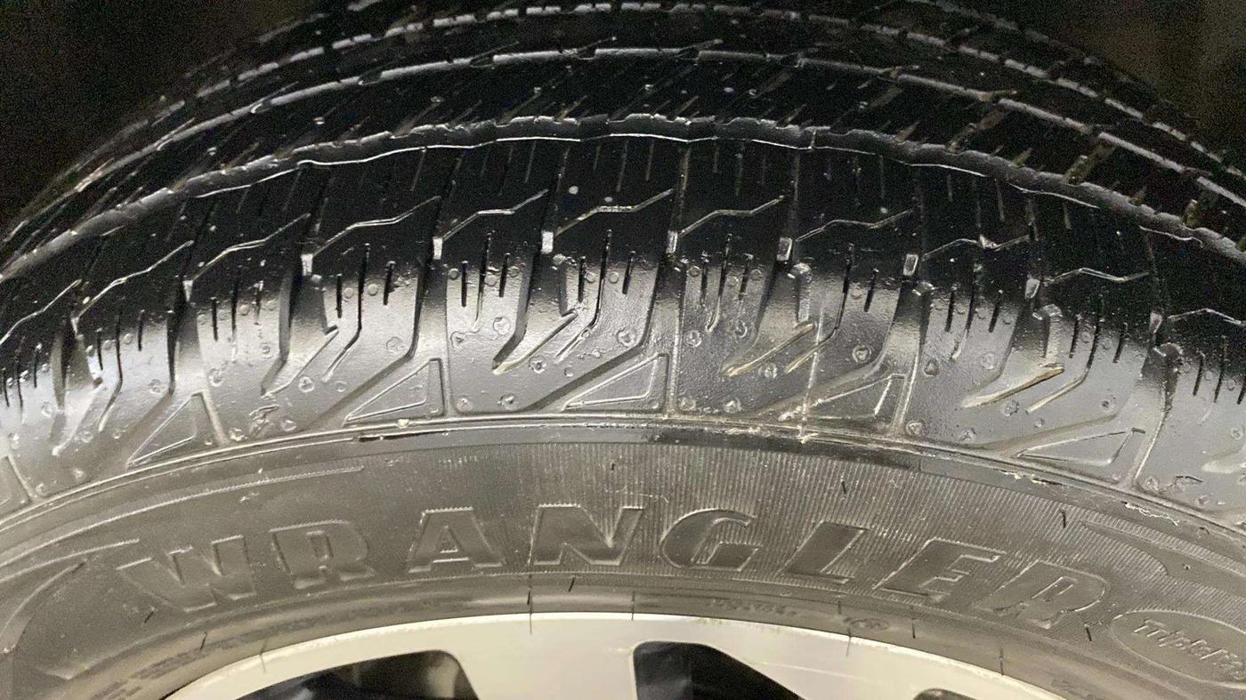 2022 Tata Safari XM, Diesel, Manual, 13,331 km, Right Front Tyre Tread