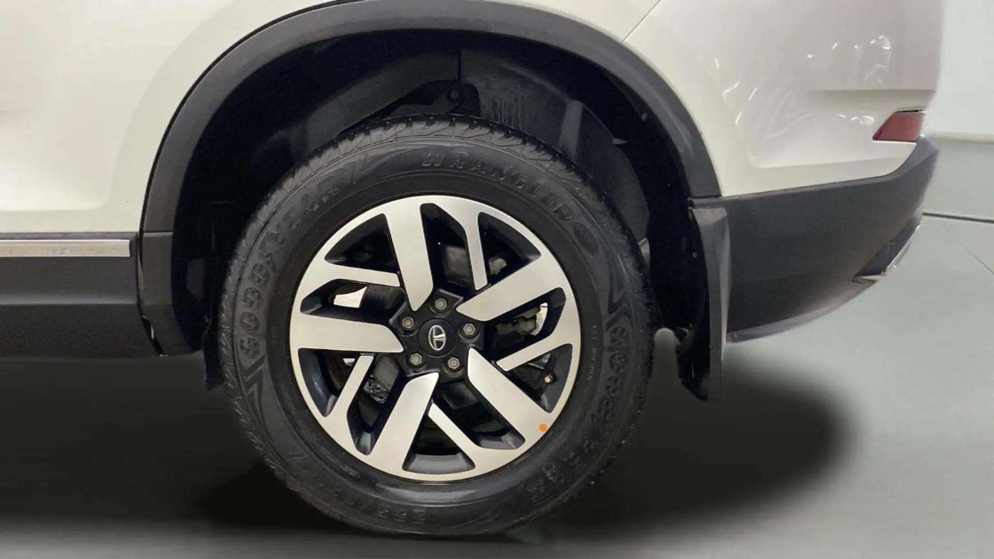2022 Tata Safari XM, Diesel, Manual, 13,331 km, Left Rear Wheel