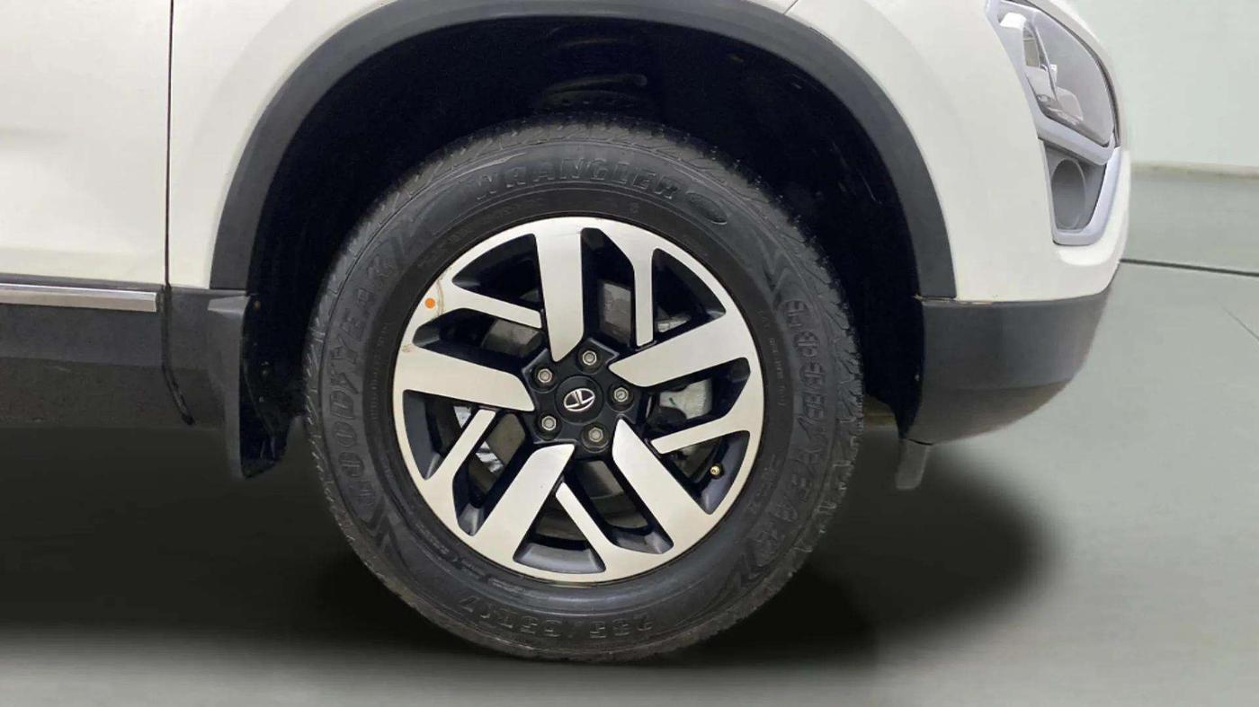 2022 Tata Safari XM, Diesel, Manual, 13,331 km, Right Front Wheel