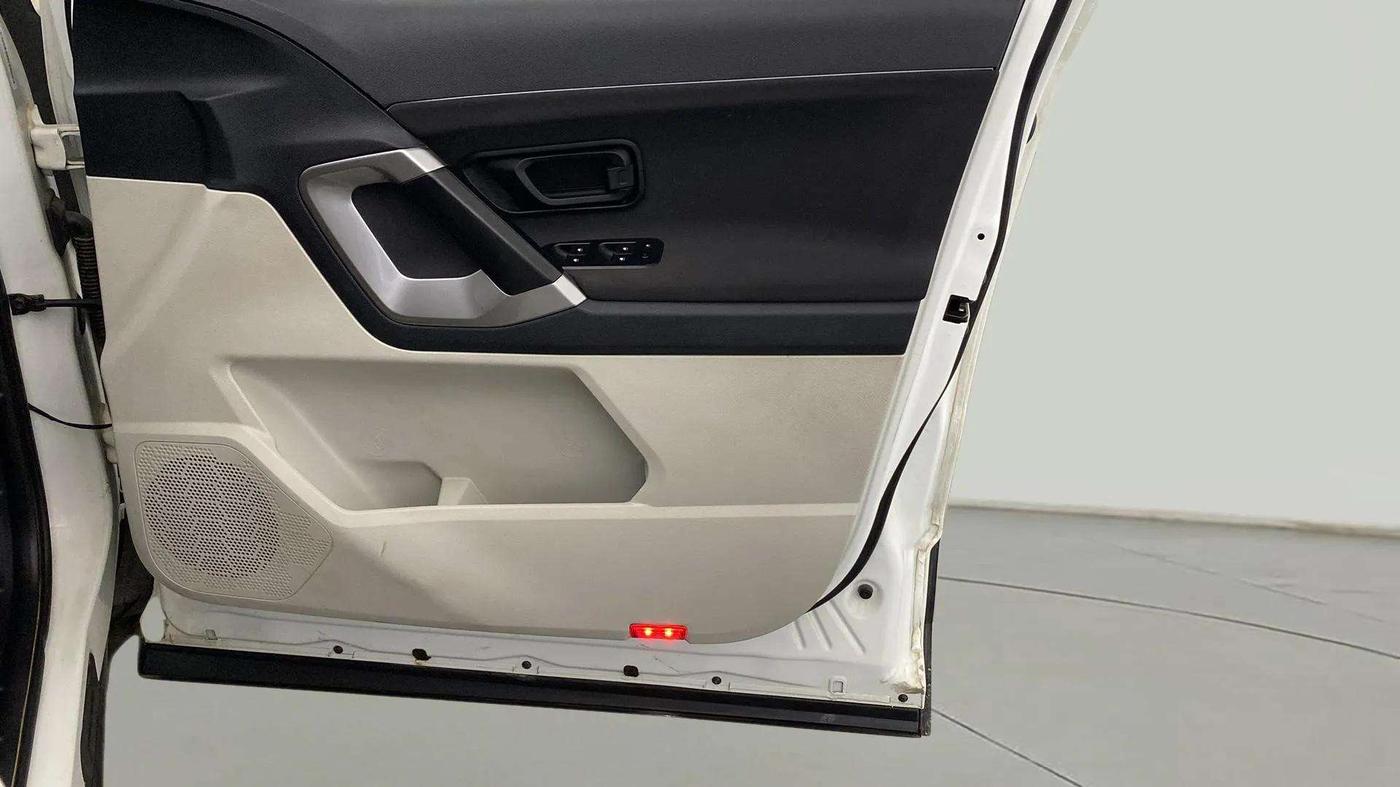 2022 Tata Safari XM, Diesel, Manual, 13,331 km, Driver Side Door Panels Control