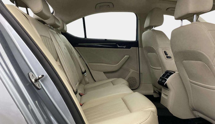 2017 Skoda Superb L&K 1.8 TSI AT, Petrol, Automatic, 87,280 km, Right Side Rear Door Cabin