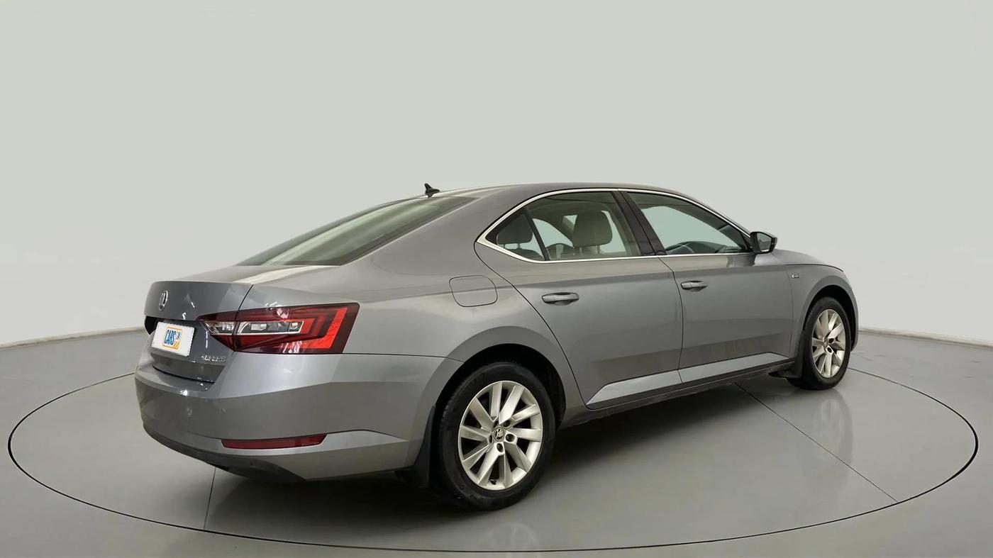 2017 Skoda Superb L&K 1.8 TSI AT, Petrol, Automatic, 87,280 km, Right Back Diagonal