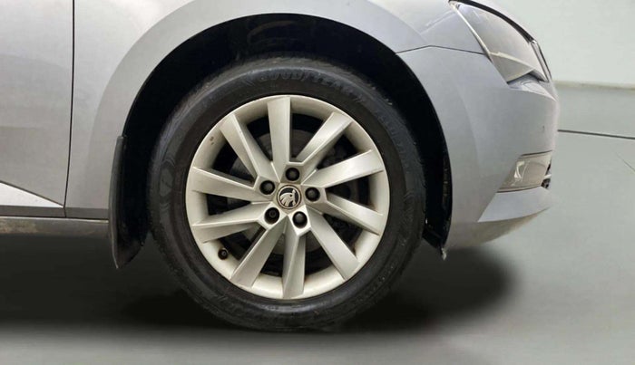 2017 Skoda Superb L&K 1.8 TSI AT, Petrol, Automatic, 87,280 km, Right Front Wheel
