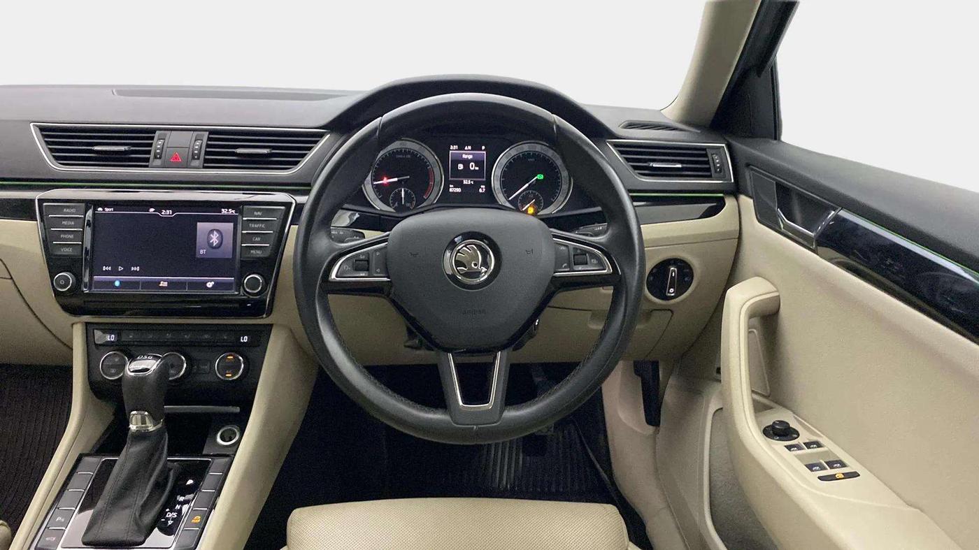 2017 Skoda Superb L&K 1.8 TSI AT, Petrol, Automatic, 87,280 km, Steering Wheel Close Up