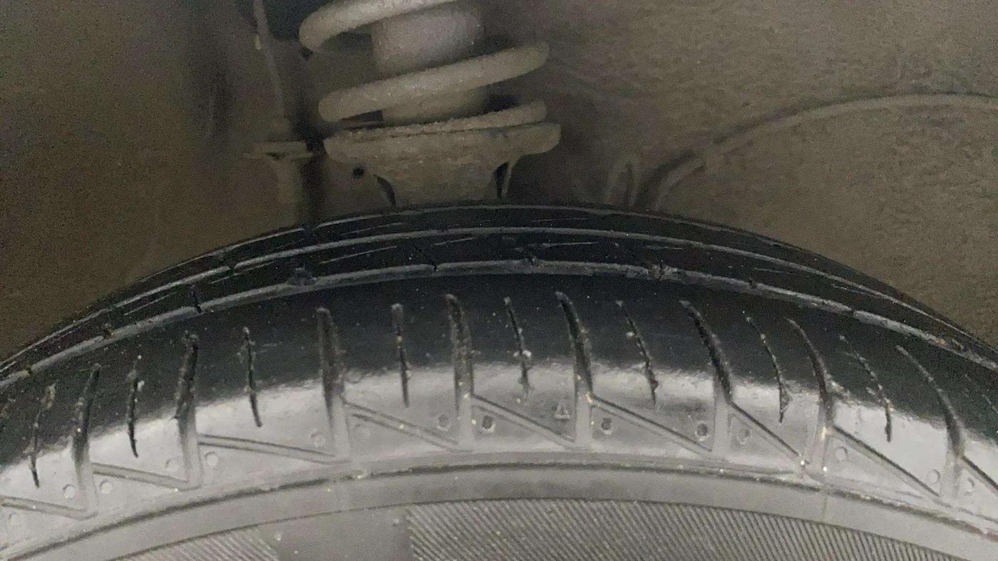 2022 Maruti Alto VXI PLUS, Petrol, Manual, 71,198 km, Right Front Tyre Tread