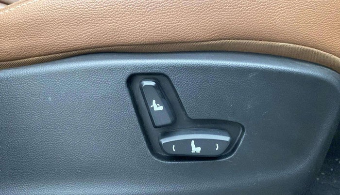 2021 MG HECTOR PLUS SELECT 2.0 DIESEL TURBO MT 7-STR, Diesel, Manual, 60,387 km, Driver Side Adjustment Panel