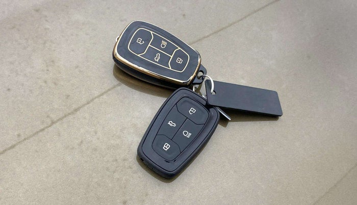 2024 Tata TIGOR XZA Plus iCNG , CNG, Automatic, 4,056 km, Key Close Up