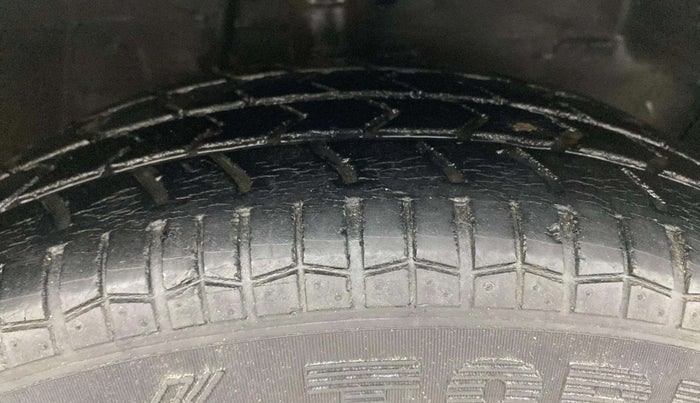 2012 Maruti Ritz VXI, Petrol, Manual, 84,032 km, Right Front Tyre Tread