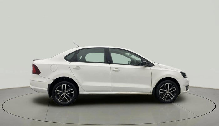 2017 Skoda Rapid STYLE 1.6 MPI AT, Petrol, Automatic, 29,914 km, Right Side View