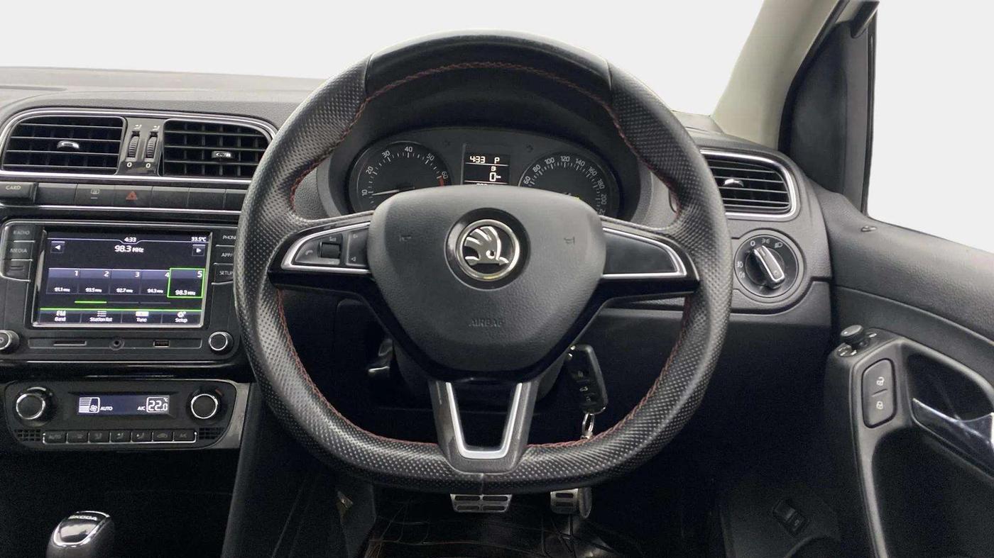 2017 Skoda Rapid STYLE 1.6 MPI AT, Petrol, Automatic, 29,914 km, Steering Wheel Close Up