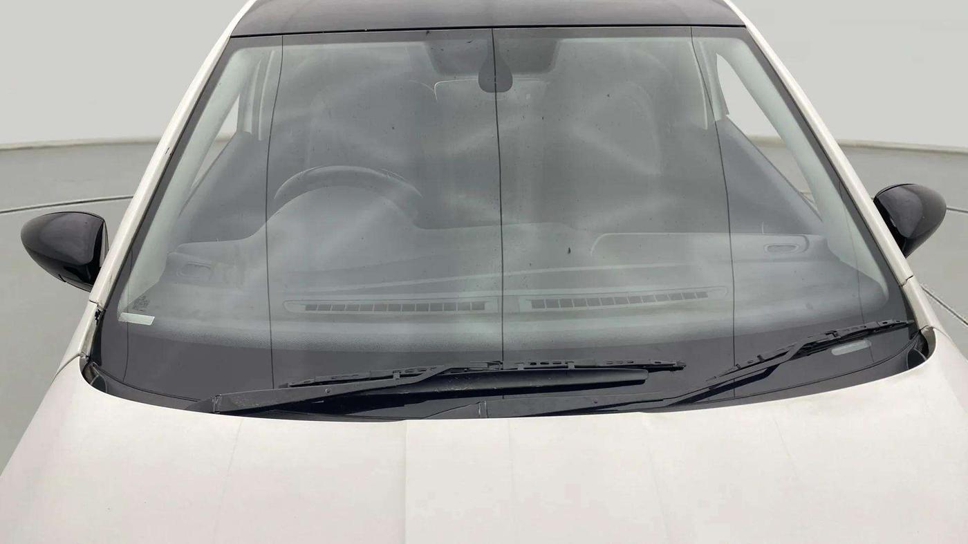 2017 Skoda Rapid STYLE 1.6 MPI AT, Petrol, Automatic, 29,914 km, Front Windshield