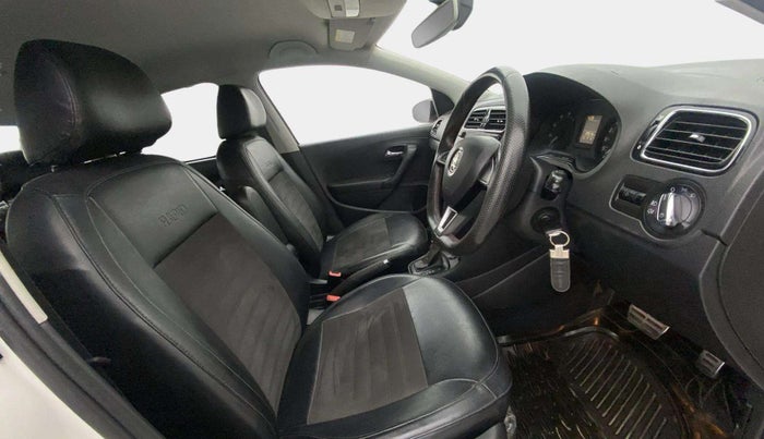 2017 Skoda Rapid STYLE 1.6 MPI AT, Petrol, Automatic, 29,914 km, Right Side Front Door Cabin