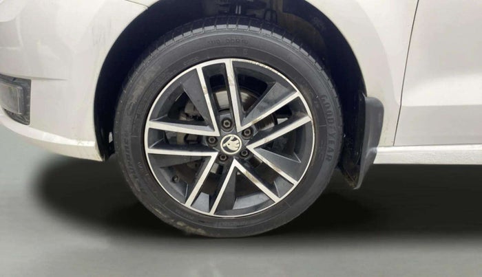 2017 Skoda Rapid STYLE 1.6 MPI AT, Petrol, Automatic, 29,914 km, Left Front Wheel