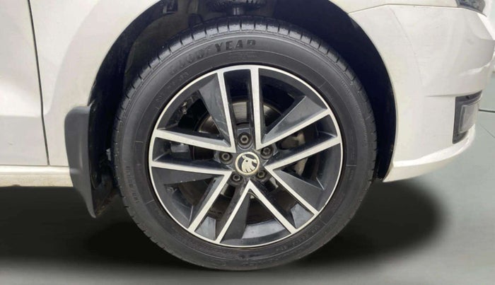 2017 Skoda Rapid STYLE 1.6 MPI AT, Petrol, Automatic, 29,914 km, Right Front Wheel