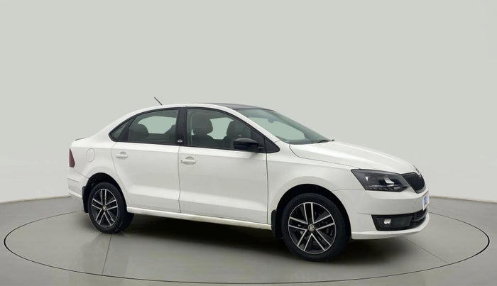 2017 Skoda Rapid STYLE 1.6 MPI AT, Petrol, Automatic, 29,914 km, Right Front Diagonal