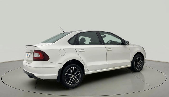 2017 Skoda Rapid STYLE 1.6 MPI AT, Petrol, Automatic, 29,914 km, Right Back Diagonal