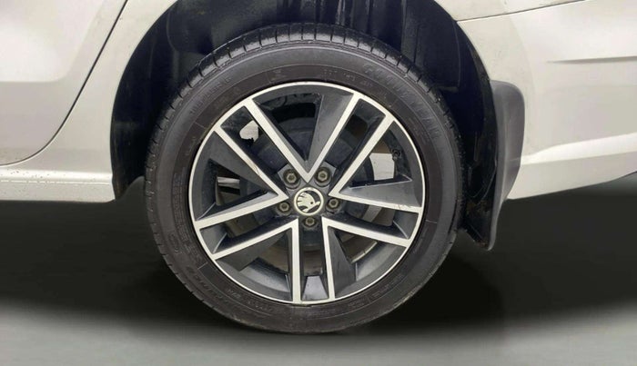 2017 Skoda Rapid STYLE 1.6 MPI AT, Petrol, Automatic, 29,914 km, Left Rear Wheel