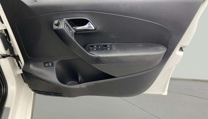 2017 Skoda Rapid STYLE 1.6 MPI AT, Petrol, Automatic, 29,914 km, Driver Side Door Panels Control