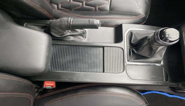 2022 Renault Kiger RXT (O) TURBO MT, Petrol, Manual, 15,569 km, Gear Lever