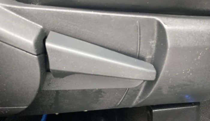 2022 Renault Kiger RXT (O) TURBO MT, Petrol, Manual, 15,569 km, Driver Side Adjustment Panel