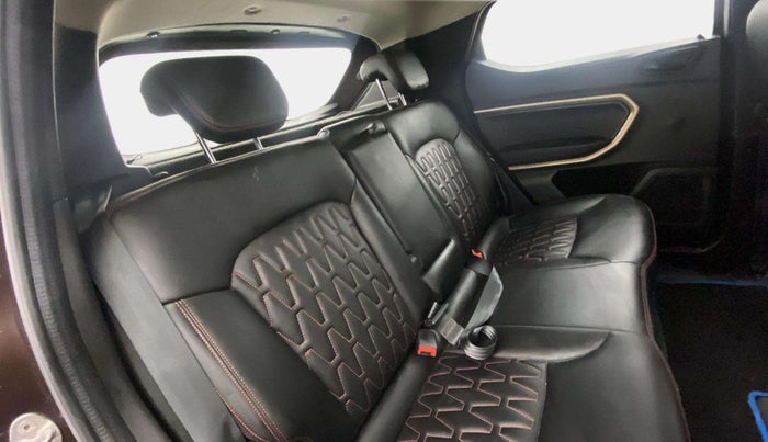 2022 Renault Kiger RXT (O) TURBO MT, Petrol, Manual, 15,569 km, Right Side Rear Door Cabin