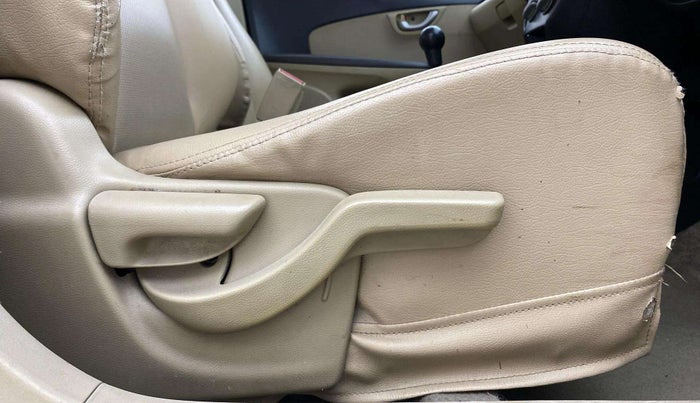 2013 Honda Amaze 1.2L I-VTEC VX, CNG, Manual, 60,401 km, Driver Side Adjustment Panel