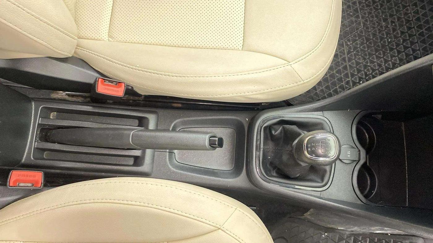 2019 Skoda Rapid 1.6 MPI ACTIVE, Petrol, Manual, 24,987 km, Gear Lever