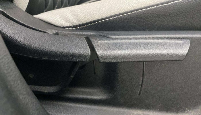 2022 Hyundai NEW I20 ASTA (O) 1.2 MT, CNG, Manual, 50,564 km, Driver Side Adjustment Panel