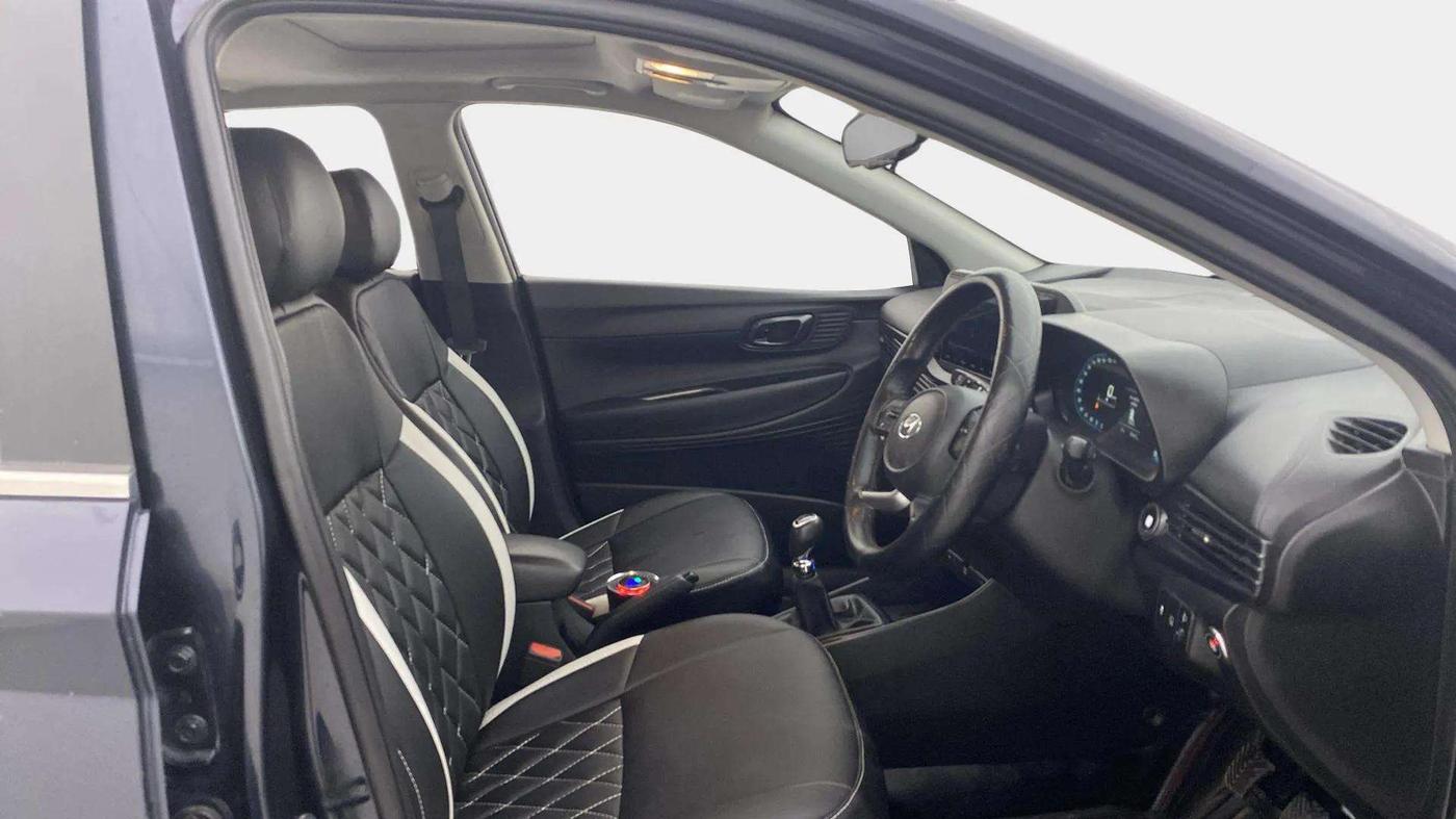 2022 Hyundai NEW I20 ASTA (O) 1.2 MT, CNG, Manual, 50,564 km, Right Side Front Door Cabin