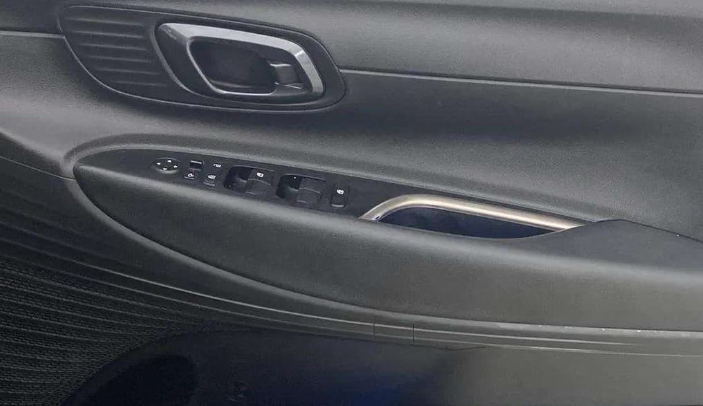 2022 Hyundai NEW I20 ASTA (O) 1.2 MT, CNG, Manual, 50,564 km, Driver Side Door Panels Control