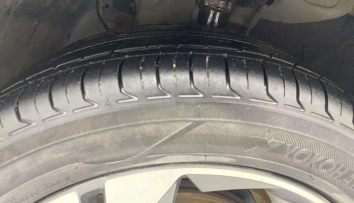 2022 Hyundai NEW I20 ASTA (O) 1.2 MT, CNG, Manual, 50,564 km, Left Front Tyre Tread