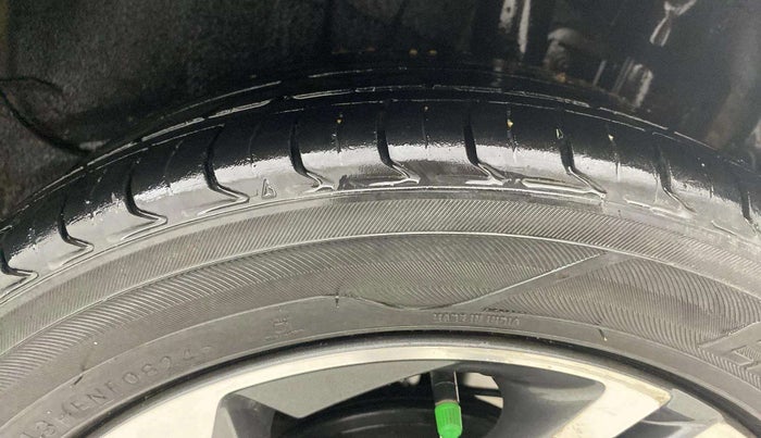 2022 Hyundai NEW I20 ASTA (O) 1.2 MT, CNG, Manual, 50,564 km, Left Rear Tyre Tread