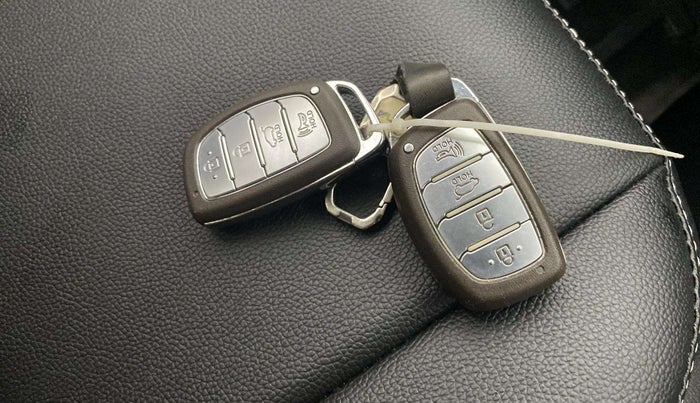 2022 Hyundai NEW I20 ASTA (O) 1.2 MT, CNG, Manual, 50,564 km, Key Close Up