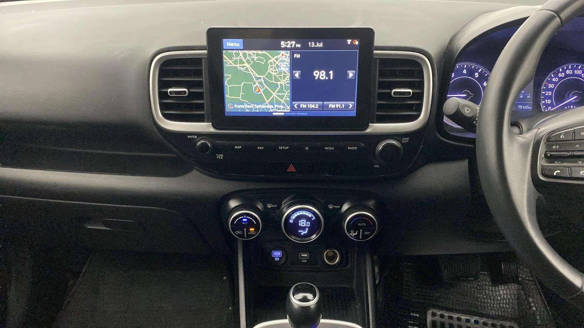 Center-console---infotainment-28