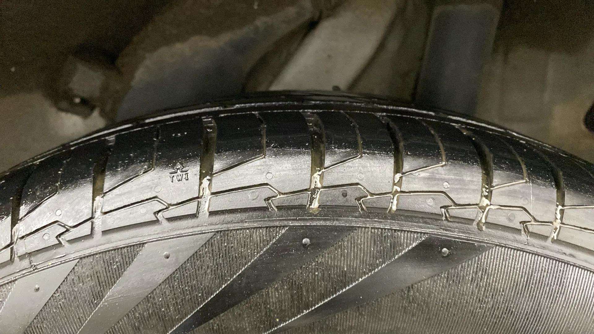 LHS-Rear-Tyre-Tread-21