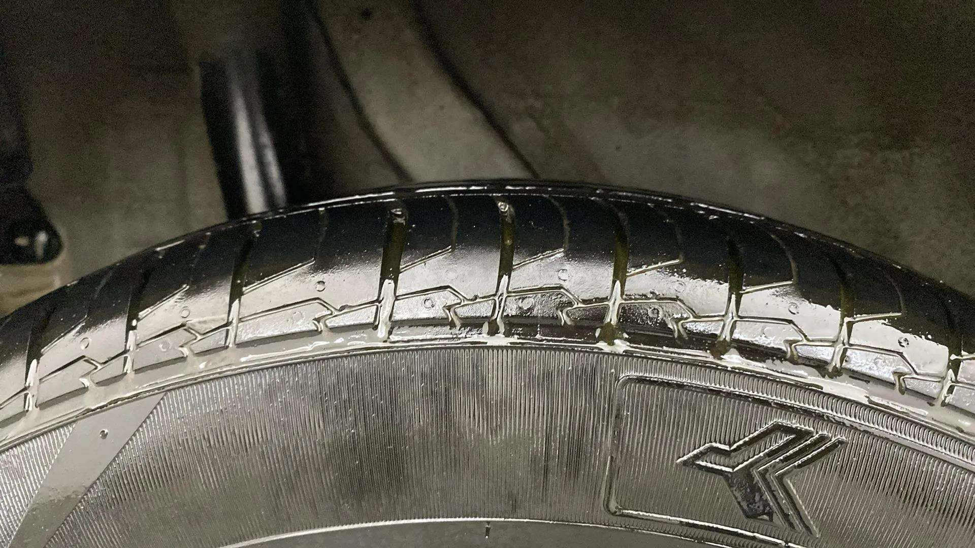 RHS-Rear-Tyre-Tread-19