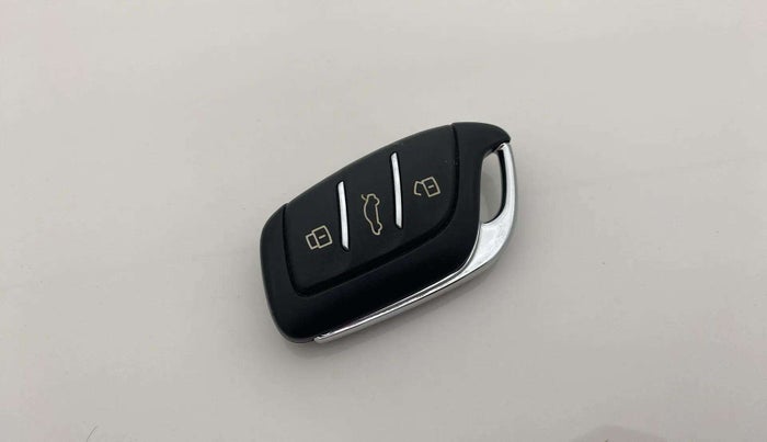 2023 MG ASTOR SAVVY 1.3 TURBO AT S RED, Petrol, Automatic, 26,124 km, Key Close Up