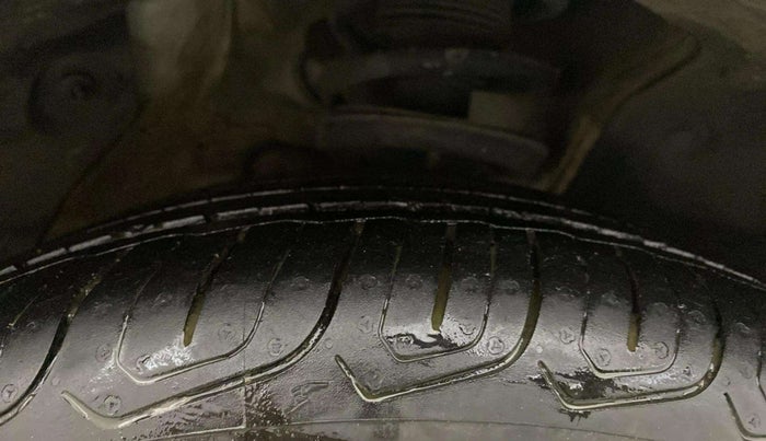 2023 MG ASTOR SAVVY 1.3 TURBO AT S RED, Petrol, Automatic, 26,124 km, Right Front Tyre Tread