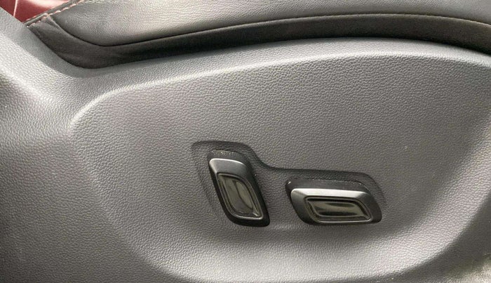 2023 MG ASTOR SAVVY 1.3 TURBO AT S RED, Petrol, Automatic, 26,124 km, Driver Side Adjustment Panel