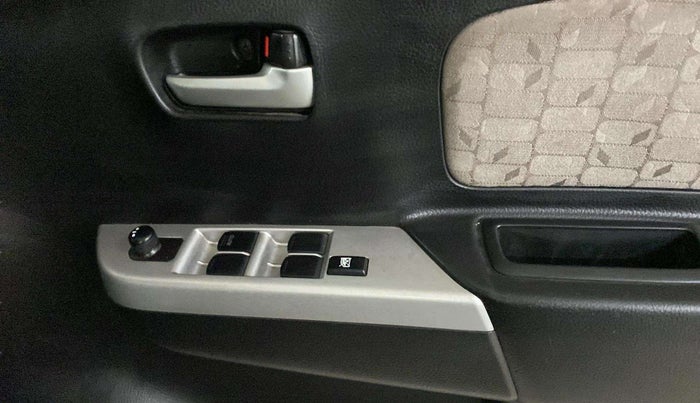2016 Maruti Wagon R 1.0 VXI, Petrol, Manual, 17,636 km, Driver Side Door Panels Control