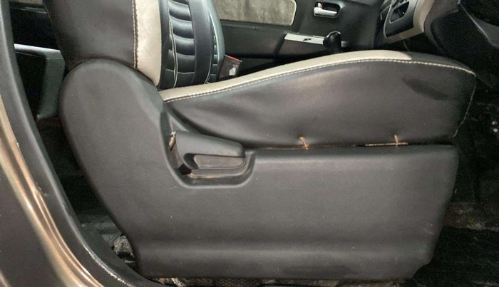 2016 Maruti Wagon R 1.0 VXI, Petrol, Manual, 17,636 km, Driver Side Adjustment Panel