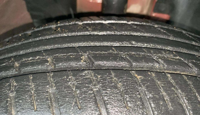 2017 Renault Kwid RXL, Petrol, Manual, 58,053 km, Right Front Tyre Tread
