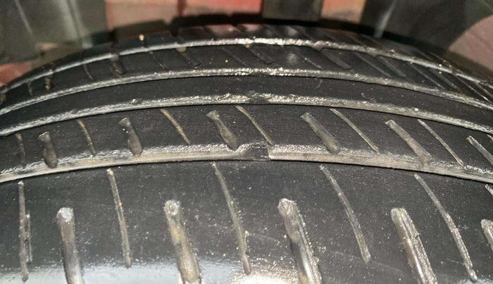 2017 Renault Kwid RXL, Petrol, Manual, 58,053 km, Left Front Tyre Tread