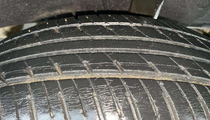 2017 Renault Kwid RXL, Petrol, Manual, 58,053 km, Left Rear Tyre Tread