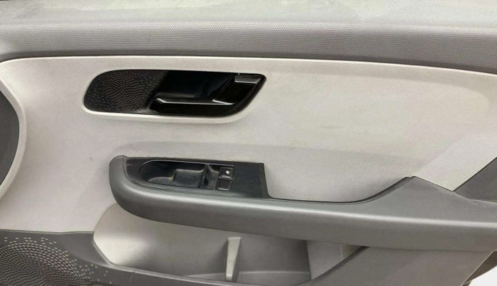 2020 Tata ALTROZ XE PETROL, Petrol, Manual, 71,035 km, Driver Side Door Panels Control