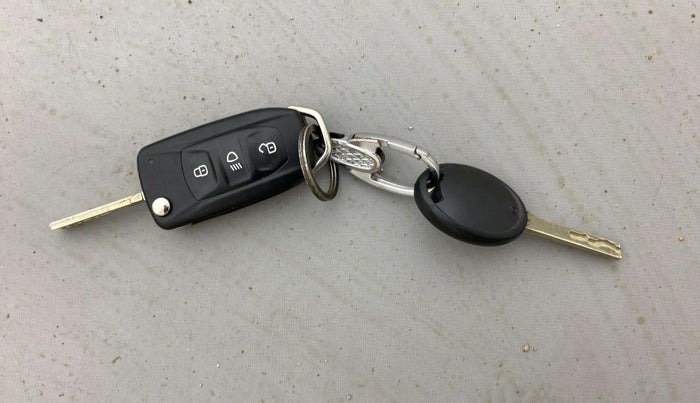 2020 Tata ALTROZ XE PETROL, Petrol, Manual, 71,035 km, Key Close Up