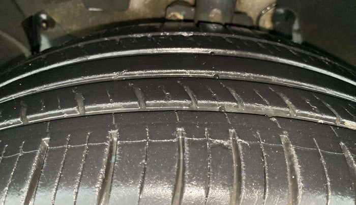 2019 Renault Duster RXE PETROL, Petrol, Manual, 34,127 km, Left Front Tyre Tread