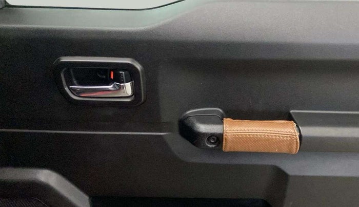 2023 Maruti JIMNY ALPHA ALL GRIP PRO MT DUAL TONE, CNG, Manual, 32,822 km, Driver Side Door Panels Control