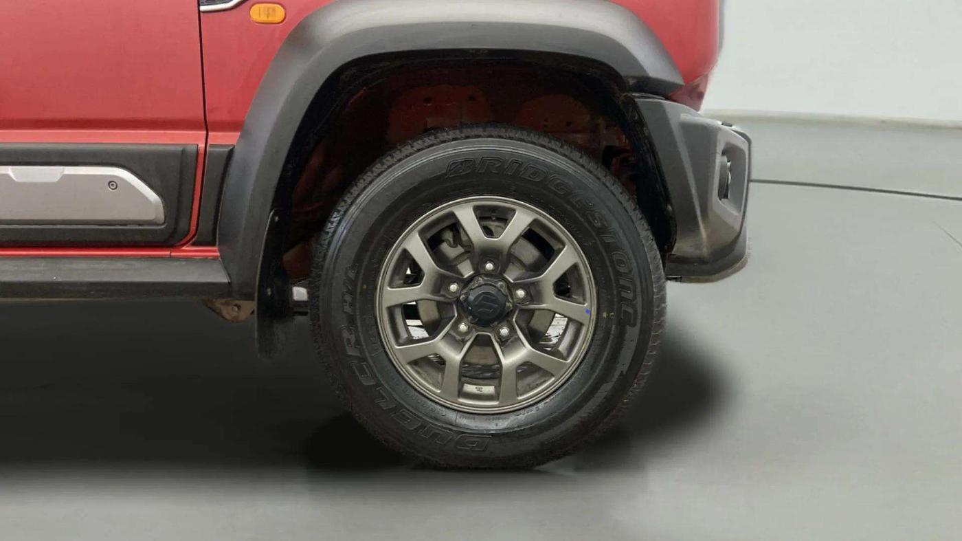 2023 Maruti JIMNY ALPHA ALL GRIP PRO MT DUAL TONE, CNG, Manual, 32,729 km, Right Front Wheel