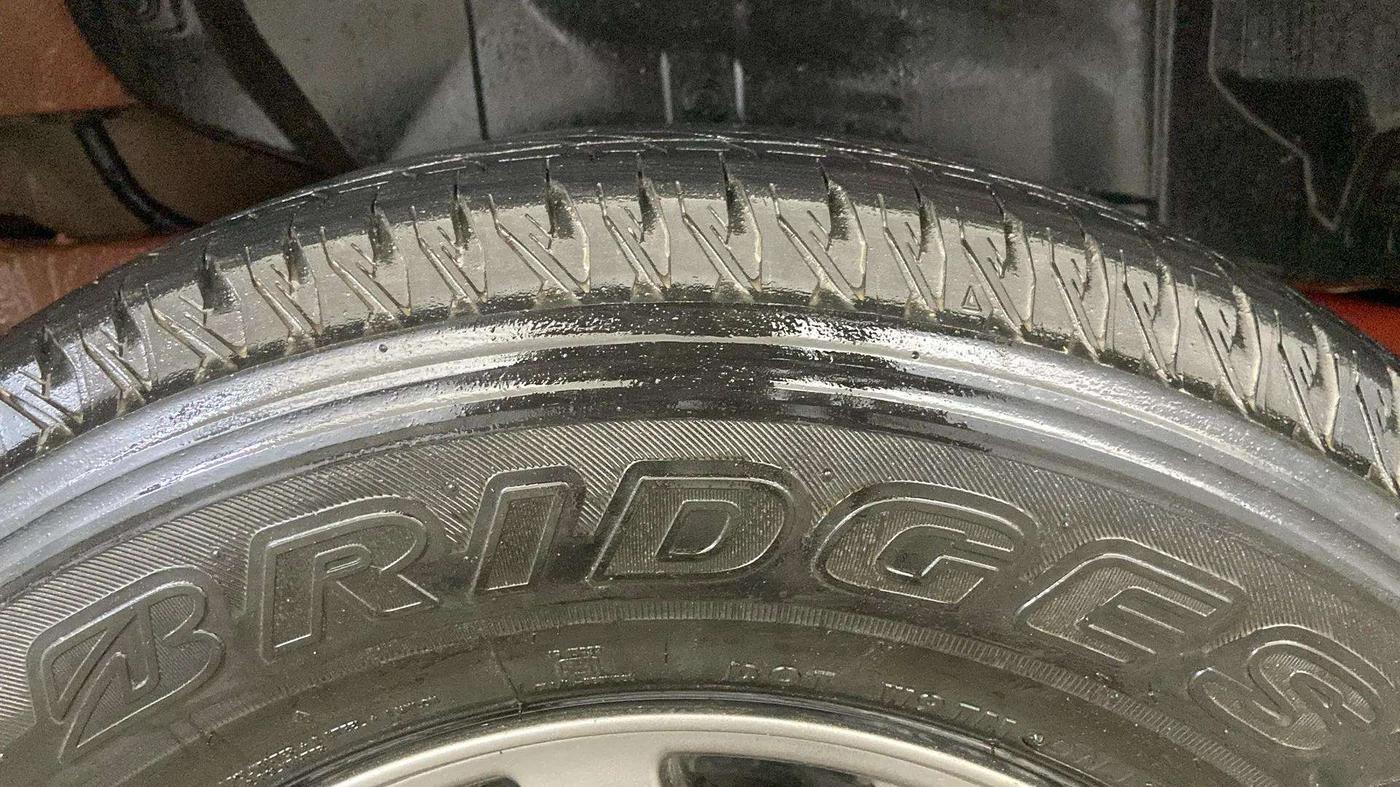 2023 Maruti JIMNY ALPHA ALL GRIP PRO MT DUAL TONE, CNG, Manual, 32,729 km, Right Rear Tyre Tread